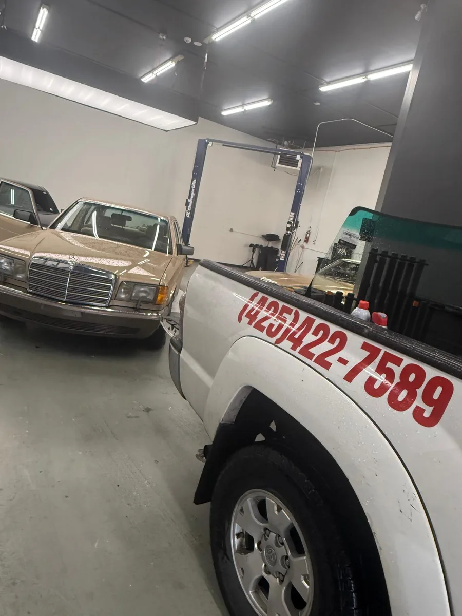 Vehicle at Simon's Auto Glass shop in Everett
