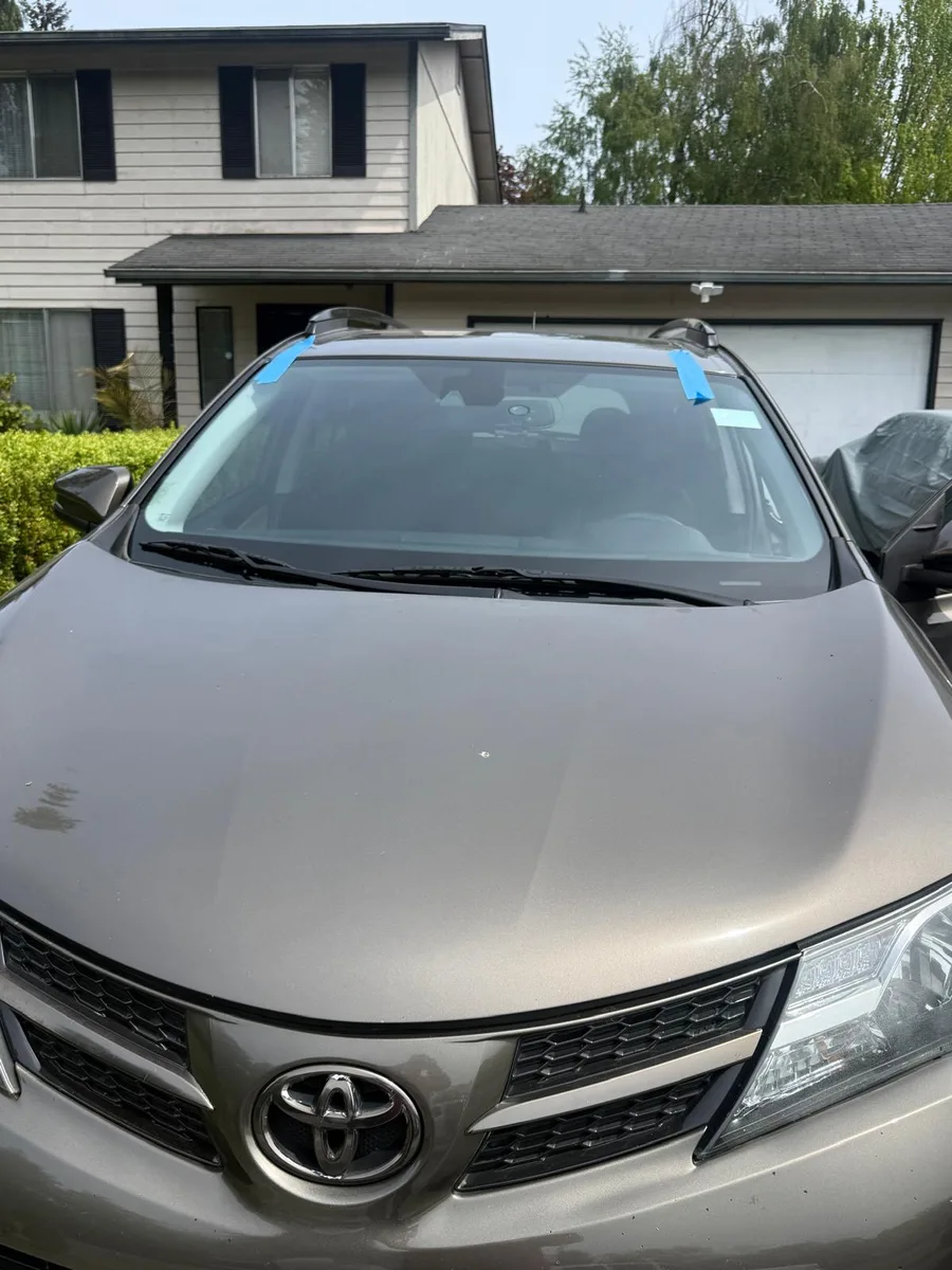 Cracked Toyota windshield before replacement